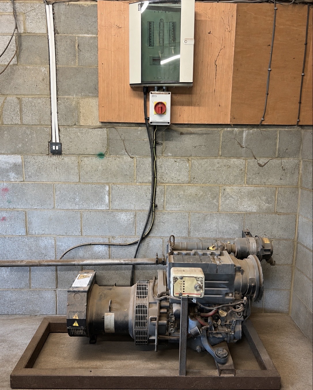 Commercial generator installation with changeover switch