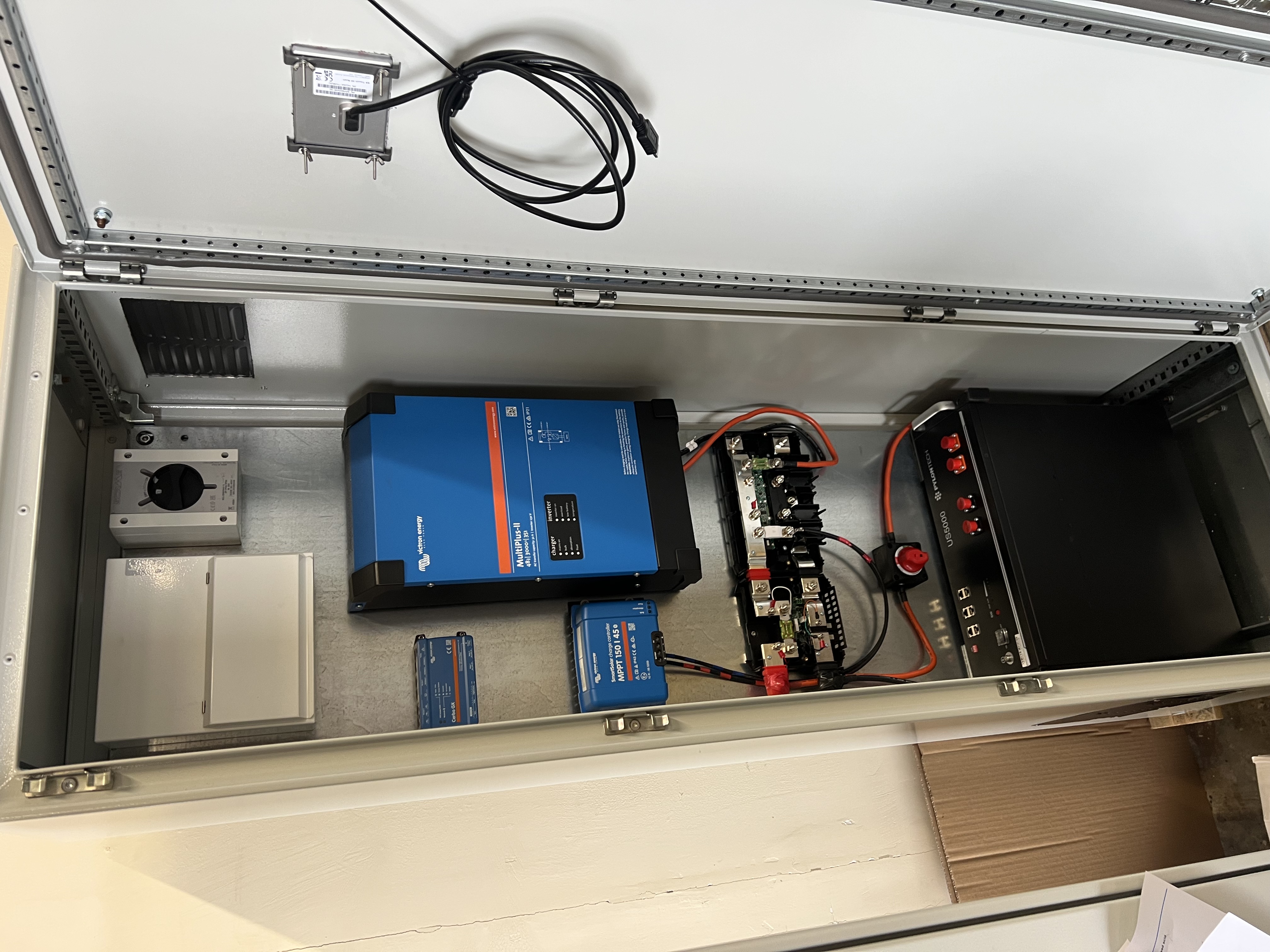 Off-grid solar battery storage system for Scottish Highlands remote property